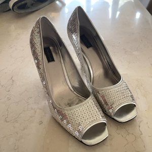 Lovely Silver Sequin Pumps! Size 11M